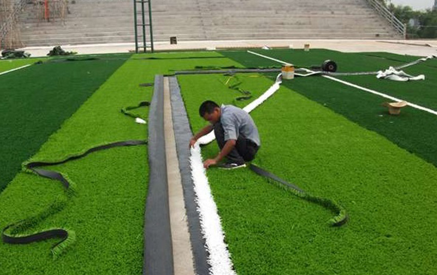足球场人工草坪铺设